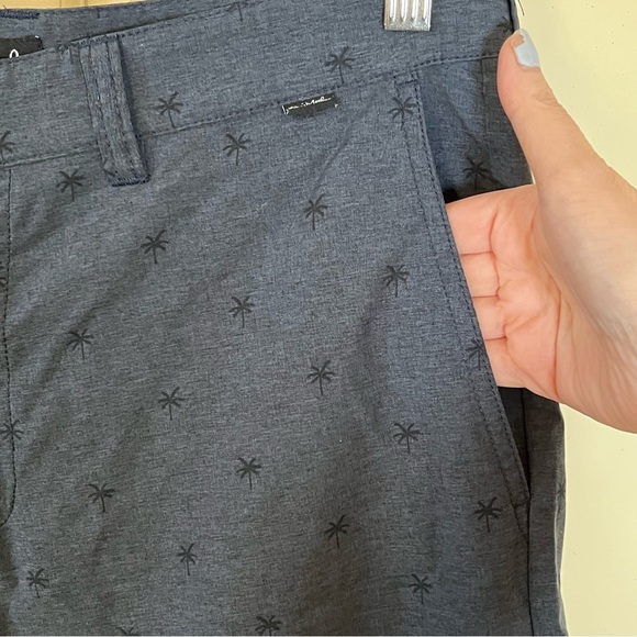 Travis Mathew Shorts Mens 34 Blue Palm Tree Performance Casual Comfort Golf - Picture 4 of 9